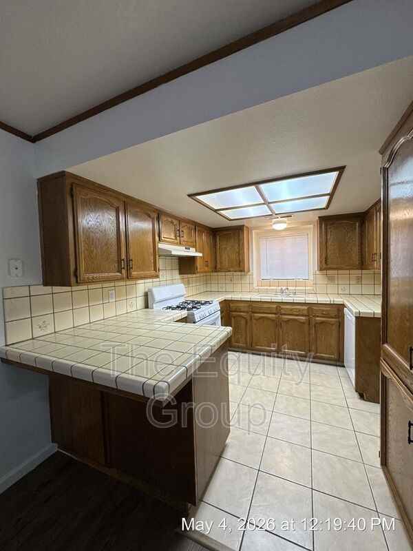 720 S Linwood St - Photo 6 of 18