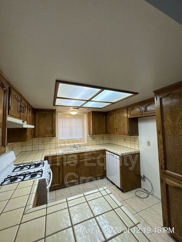 720 S Linwood St - Photo 7 of 18