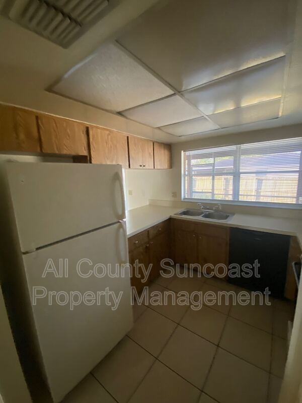 2578 Surrey Dr - Photo 6 of 12