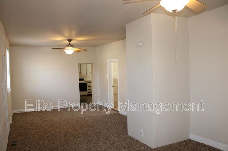 1026 W 13th St - Photo 2 of 19