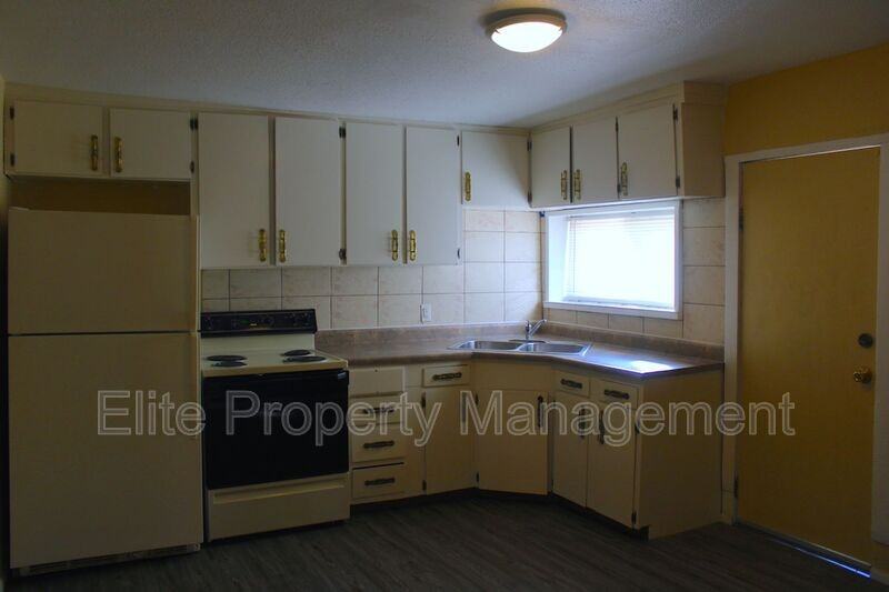 1026 W 13th St - Photo 6 of 19
