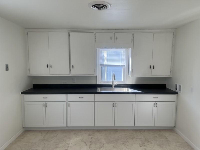 929 Biemeret St - Photo 5 of 12