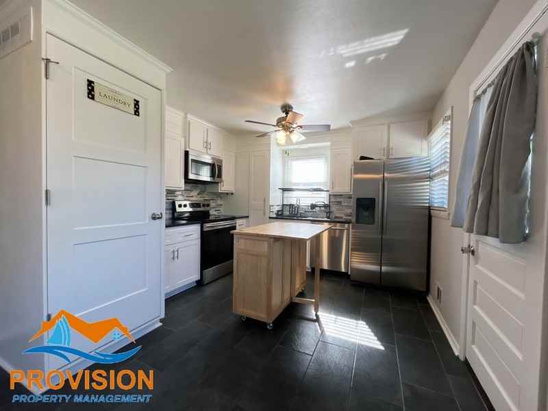 8436 Bay Dr - Photo 6 of 39