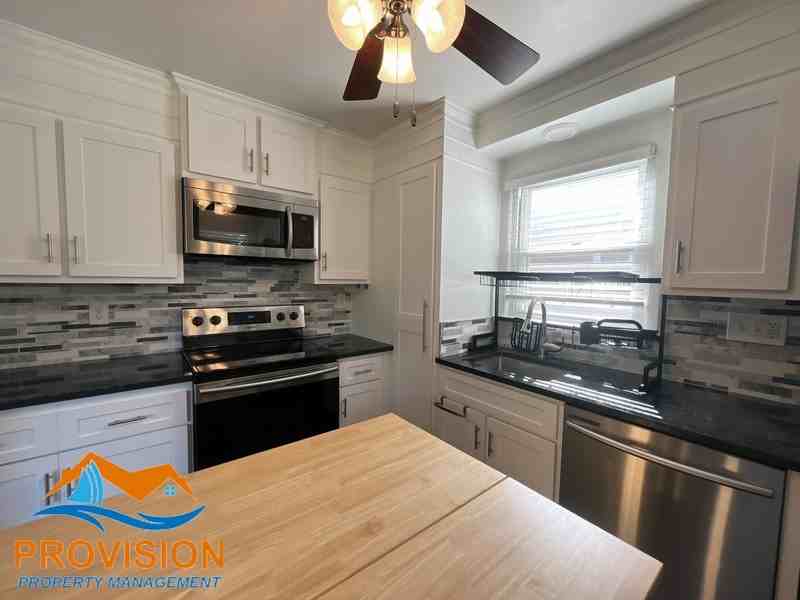 8436 Bay Dr - Photo 7 of 39
