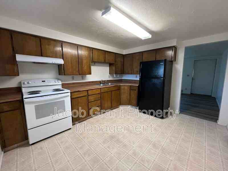 2282 Stace St #4 - Photo 4 of 9