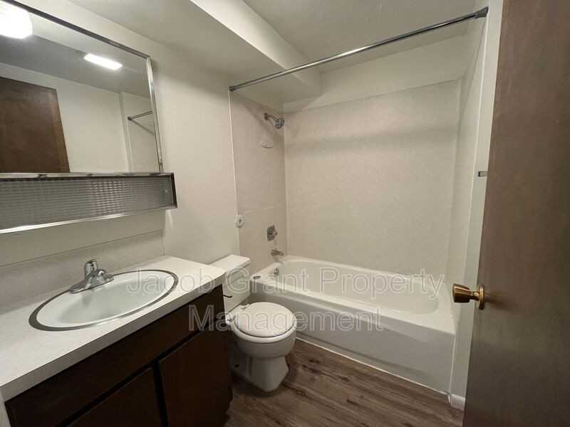 2282 Stace St #4 - Photo 5 of 9