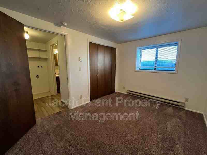 2282 Stace St #4 - Photo 6 of 9