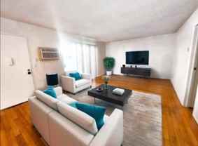 425 N Hobart Blvd - Photo 1 of 1