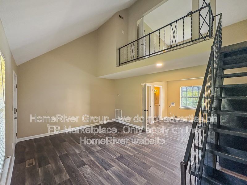 3245 Idlewild Dr #2 - Photo 4 of 17