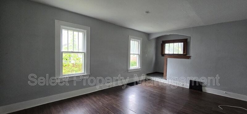 1726 Tecumseh St - Photo 3 of 23