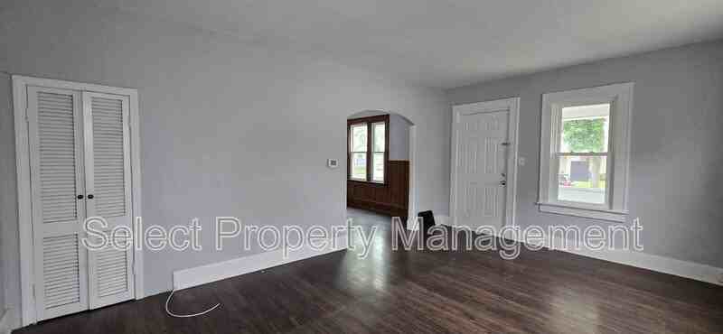 1726 Tecumseh St - Photo 4 of 23