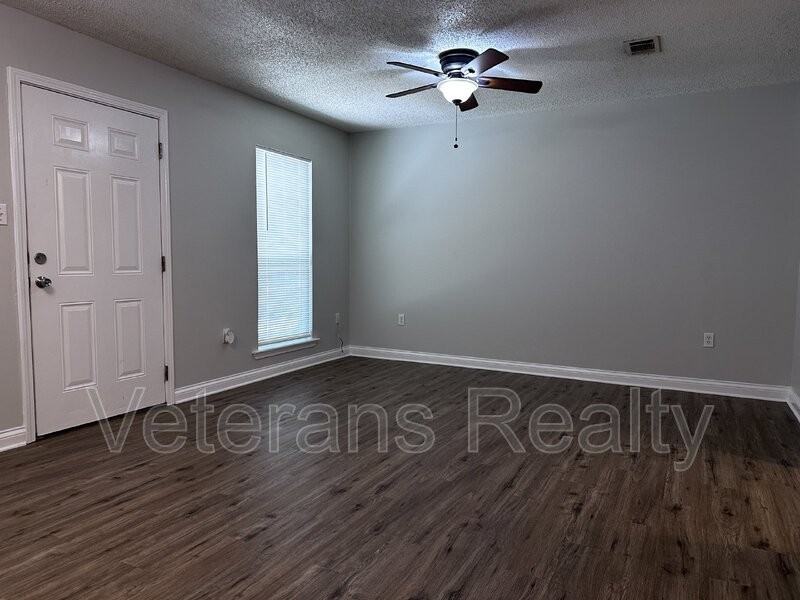 200B Commerce St - Photo 3 of 13