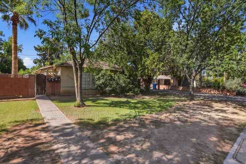 1137 W Glenrosa Ave #2 - Photo 4 of 19