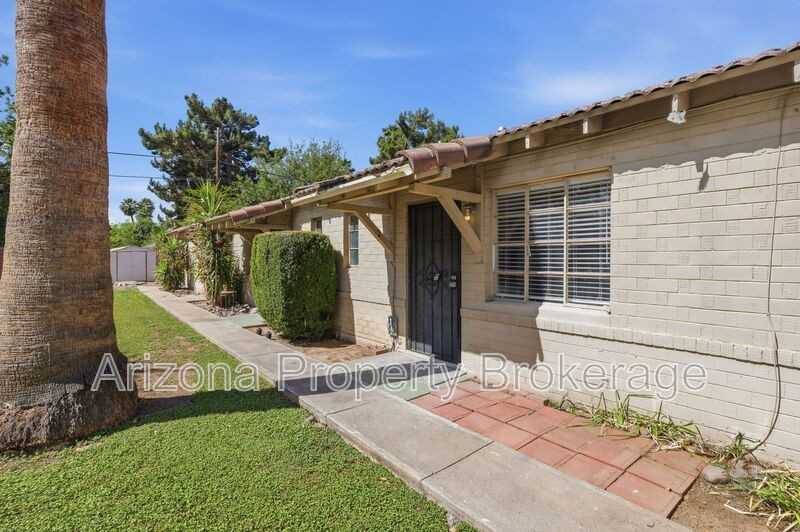 1137 W Glenrosa Ave #2 - Photo 7 of 19