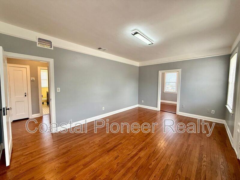 2323 W North B St - Photo 3 of 24
