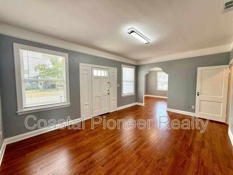 2323 W North B St - Photo 4 of 24