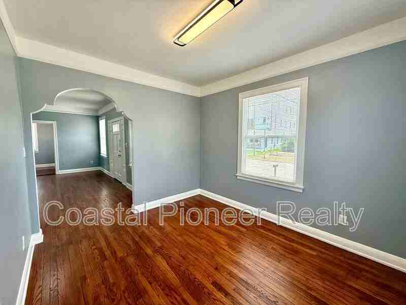 2323 W North B St - Photo 5 of 24