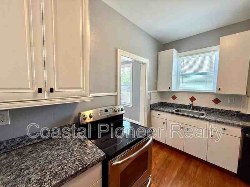 2323 W North B St - Photo 7 of 24