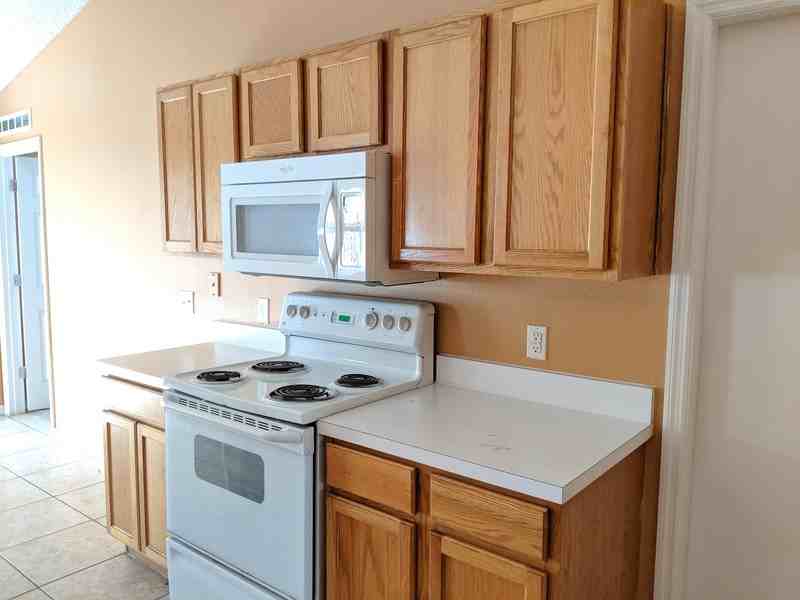 1907 Manatee Dr - Photo 2 of 11
