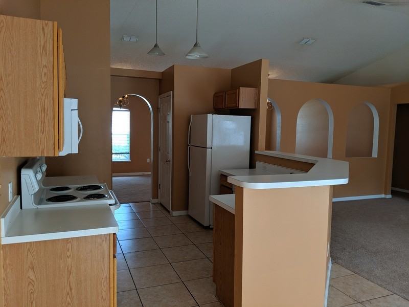 1907 Manatee Dr - Photo 4 of 11