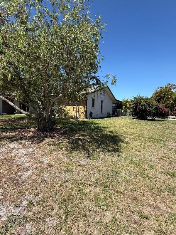 3185 Clifford St - Photo 4 of 50