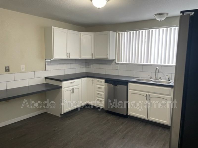 480 W 10th St - Photo 3 of 10