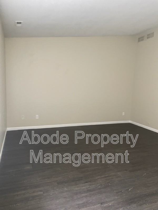 480 W 10th St - Photo 7 of 10