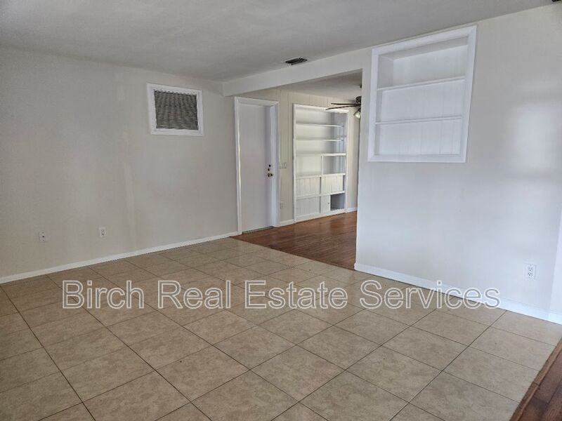 2552 Chancery Dr - Photo 2 of 15