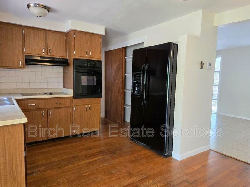 2552 Chancery Dr - Photo 4 of 15