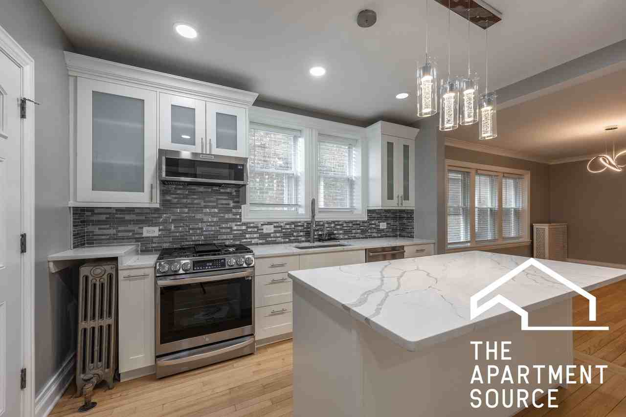 5921 N Artesian Ave #1 - Photo 3 of 26