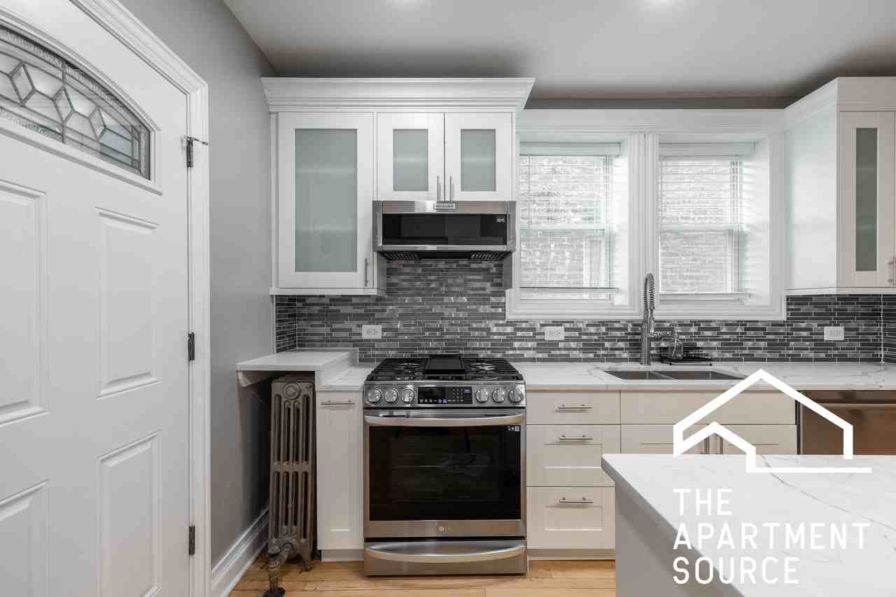5921 N Artesian Ave #1 - Photo 4 of 26