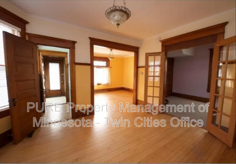 109 Page St W - Photo 2 of 17