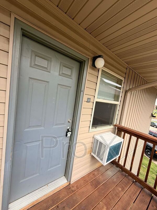 930 Goetz Blvd #13 - Photo 7 of 20