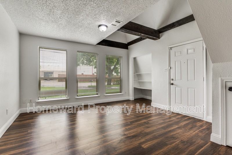 809 E Pioneer Dr - Photo 2 of 12