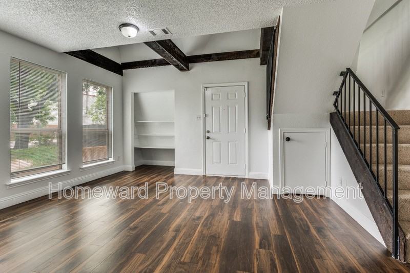 809 E Pioneer Dr - Photo 3 of 12