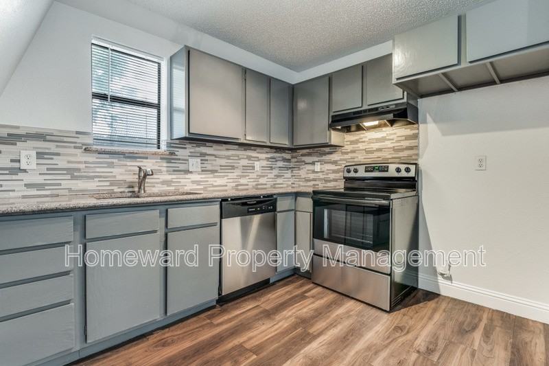 809 E Pioneer Dr - Photo 5 of 12