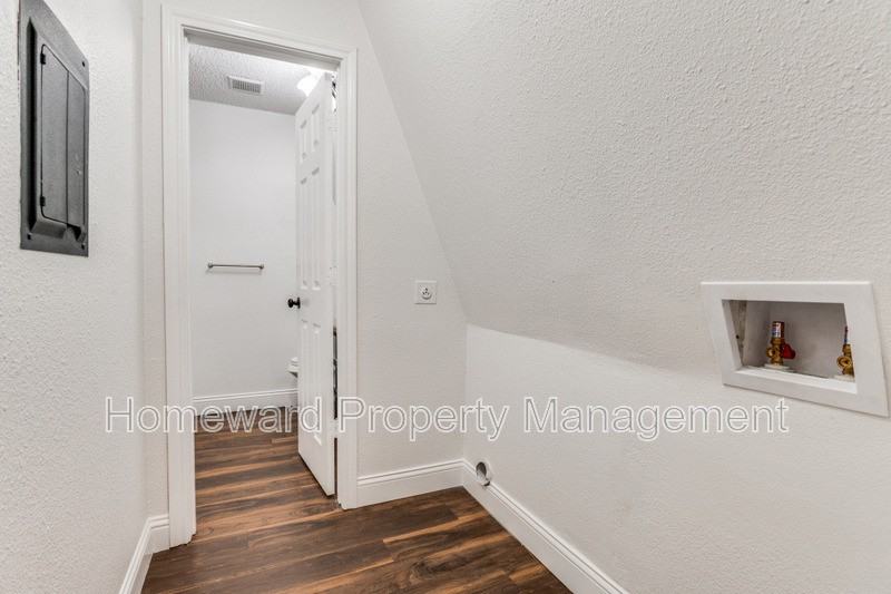 809 E Pioneer Dr - Photo 6 of 12
