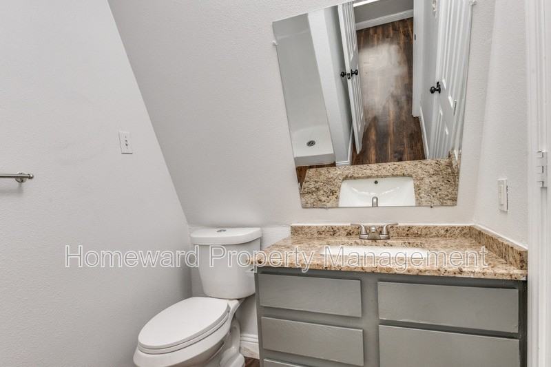 809 E Pioneer Dr - Photo 7 of 12