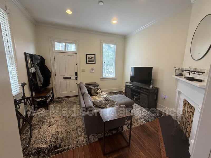 304 E 33rd St - Photo 3 of 23