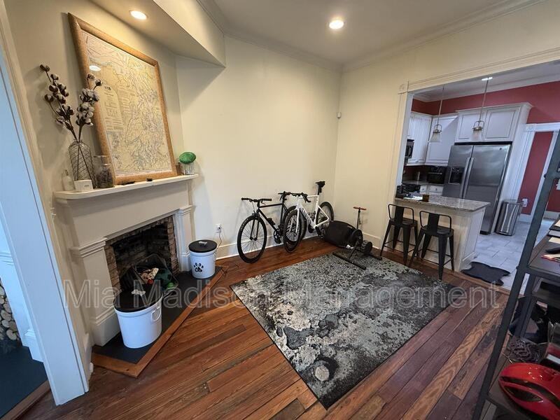 304 E 33rd St - Photo 4 of 23