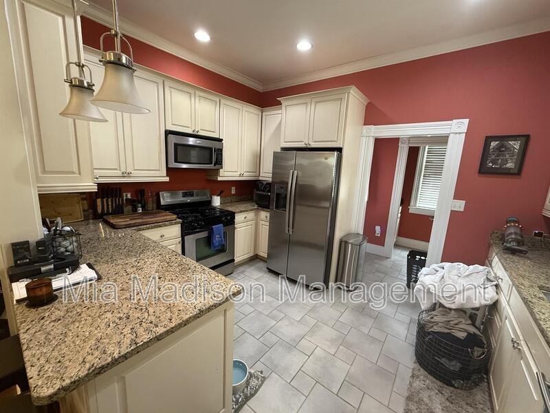 304 E 33rd St - Photo 6 of 23