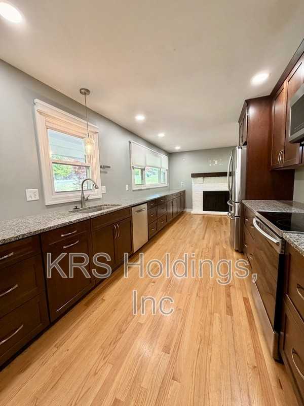 6048 Rhonda Rd - Photo 4 of 23