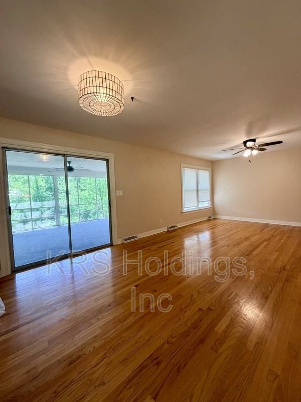 6048 Rhonda Rd - Photo 6 of 23