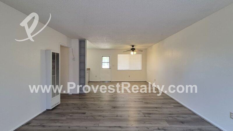 15244 Mission St - Photo 4 of 20
