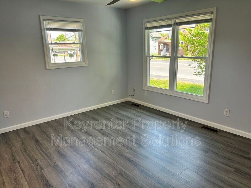421 N Charlotte Ave - Photo 6 of 45
