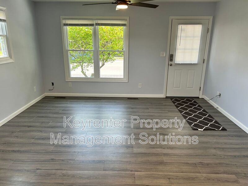 421 N Charlotte Ave - Photo 7 of 45