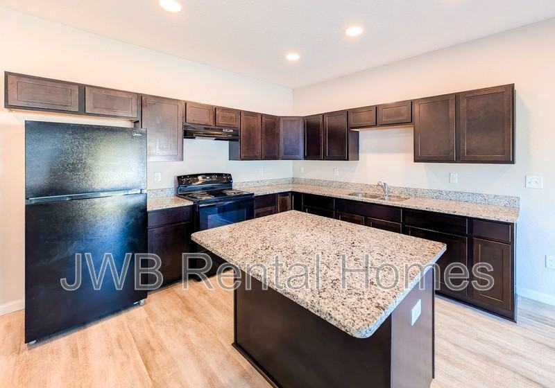 6055 Carolines Ct - Photo 2 of 20