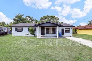 featured image of 7762 Lake Park Dr