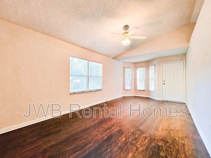 1406 Ellis Trace Dr W - Photo 6 of 13