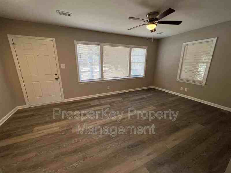 800 Goodson Dr - Photo 2 of 16